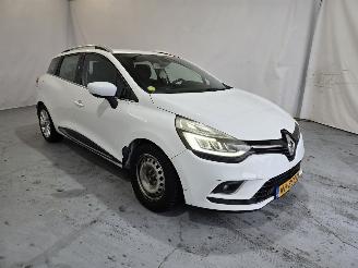 Vaurioauto  passenger cars Renault Clio 1.5 dCi Ecol Intens 2017/2