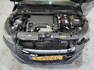 Peugeot 208 1.2 PureTech 100 Allure picture 11