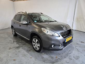 skadebil auto Peugeot 2008 1.2 PureTech Blue Lease Executive 2015/10