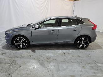 Volvo V-40 2.0 D2 R-Design Bns picture 4