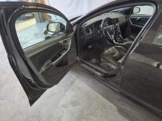 Volvo V-60 2.4 D5 Twin Engine R-Design picture 22