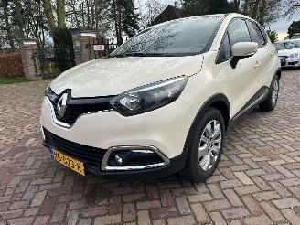 skadebil auto Renault Captur 0.9 TCe Dynamique 2013/10