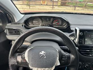 Peugeot 208 1.2 PureT. Blue Lion picture 13