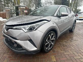 skadebil auto Toyota CH-R 1.8 Hybrid Style 2019/2