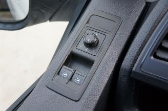 Volkswagen Transporter T6 2.0 TDi L1H1 9-Persoons Airco 62KW Euro 6 picture 17