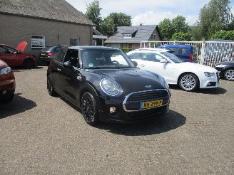 skadebil auto Mini Cooper 1.5 Cooper Business  NAP 2017/2