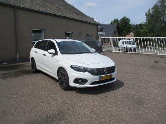 krockskadad bil auto Fiat Tipo Stationwagon 1.4 Street 2020/7