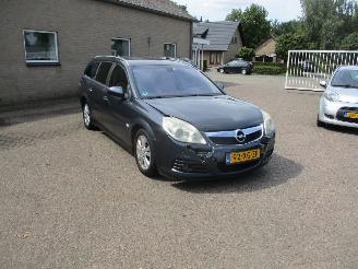 krockskadad bil auto Opel Vectra STATION WAGON 2.2-16V Executive Aut 2007/5