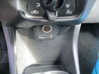 Toyota Aygo 1.0 VVTI x_fun picture 23