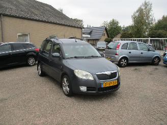 uszkodzony samochody osobowe Skoda Roomster 1.6-16V Comfort 2007/8