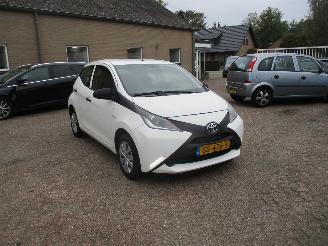 uszkodzony samochody osobowe Toyota Aygo 1.0 VVT-i x-NOW Airco NAP 2015/8