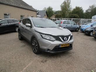 damaged passenger cars Nissan Qashqai 1.6 Tekna REST BPM 1500 EURO !!!!!! 2017/8