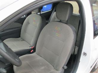 Renault Twingo 1.2-16V Authentique NAP picture 18