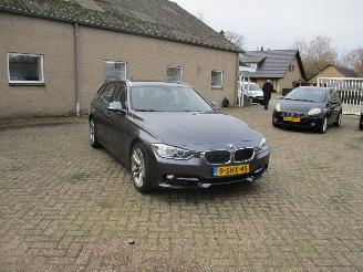 krockskadad bil auto BMW 3-serie 320i High Ececutive Touring REST BPM 800 EURO !!!! 2013/9