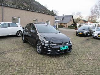 Voiture accidenté Volkswagen Golf 1.0 TSI HighLine Business R 2017/11