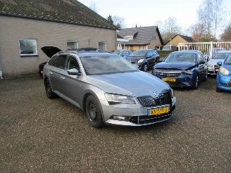 uszkodzony samochody osobowe Skoda Superb Combi 1.6 TDI Ambition Bns 2016/12