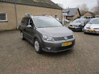 krockskadad bil auto Volkswagen Touran 1.2 TSI HighL BleuM REST BPM 400 EURO !!!! 2012/5
