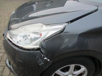 Peugeot 208 1.2 VTi Envy 5drs picture 11