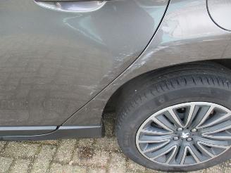 Peugeot 2008 1.2 PureTech Automaat NAP picture 14