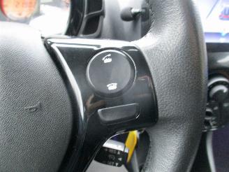 Peugeot 108 1.0 E -VTI BLUE L. EX picture 20