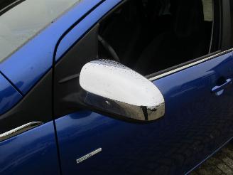 Peugeot 108 1.0 E -VTI BLUE L. EX picture 32