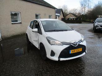 krockskadad bil auto Toyota Yaris 1.0 VVT-i Now 2016/1