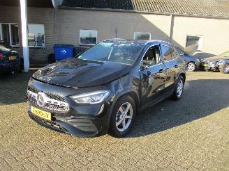 Mercedes GLA 250 4MATIC AMG Line picture 3