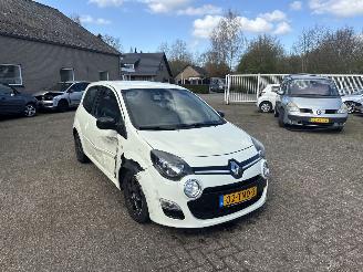 uszkodzony samochody osobowe Renault Twingo 1.2 16V Dynamique 2012/3