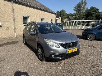 Vaurioauto  passenger cars Peugeot 2008 1.2 PureT. Blue Lion REST BPM €600,-!!! 2016/8