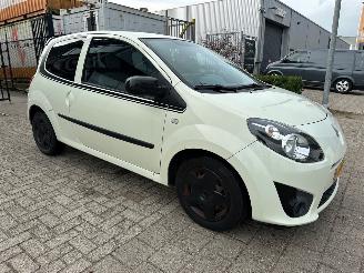 damaged passenger cars Renault Twingo 1.2-16V Collection 2011/5