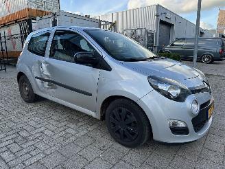 krockskadad bil auto Renault Twingo 1.2 16V Acces 2013/2