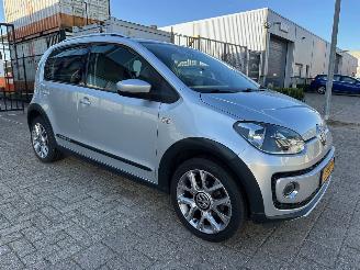 krockskadad bil auto Volkswagen Up! 1.0 cross up! BlueMotion 2014/1