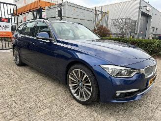damaged passenger cars BMW 3-serie 318i Luxury Edition 2018/11