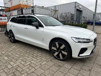 Unfallwagen Volvo V-60 2.0 T6 Plug-in hybrid AWD Plus Bright 2023/6