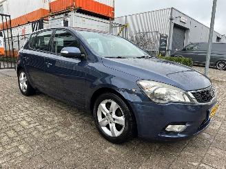 damaged passenger cars Kia Cee d 1.4 CVVT X-ecutive 2010/1