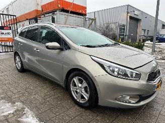 krockskadad bil auto Kia Cee d 1.6 GDI Plus Pack 2012/10