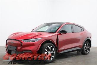 Vrakbiler auto Ford USA Mustang Mustang Mach-E, SUV, 2020 98kWh Extended AWD 2023/6
