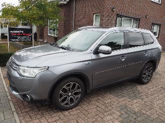 damaged passenger cars Mitsubishi Outlander 2.0 PHEV Limited Edition X-Line 2015/5