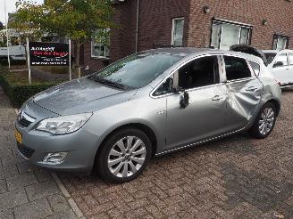 Coche accidentado Opel Astra 1.4 Turbo cosmo 2012/3