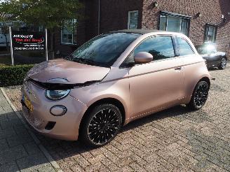 skadebil auto Fiat 500C Icon 42 Kwh 2022/9