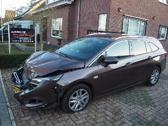 skadebil auto Opel Astra 1.4 Turbo Innovation 2016/8