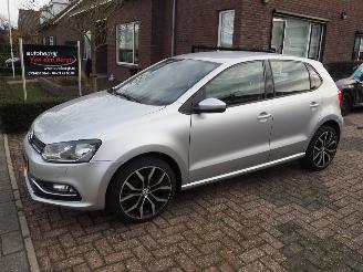 krockskadad bil auto Volkswagen Polo 1.4TDI Connected Serie Motorschaden 2016/7