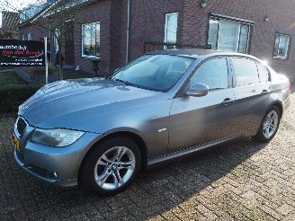 damaged passenger cars BMW 3-serie 320i Business Line Automaat 2009/1