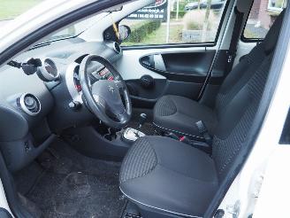 Peugeot 107 1.0 Active Automaat picture 19