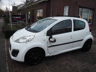 skadebil auto Peugeot 107 1.0 Active Automaat 2012/3