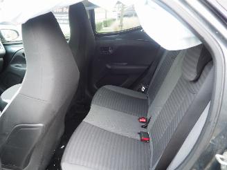 Toyota Aygo 1.0 VVT-i X-Joy picture 28