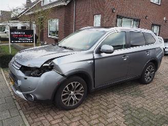 krockskadad bil auto Mitsubishi Outlander 2.0 PHEV Limited Edition X-Line 2015/8
