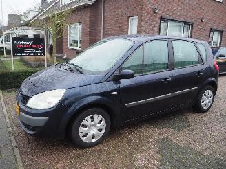 Vaurioauto  passenger cars Renault Scenic 1.6-16V Business Line 2007/2