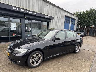 Vaurioauto  passenger cars BMW 3-serie 320i 125KW AIRCO SEDAN 2009/9