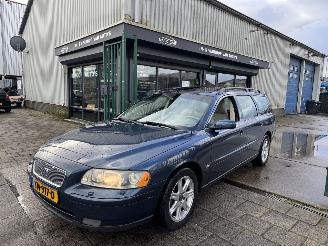 Vaurioauto  passenger cars Volvo V-70 2.5 Turbo 154KW Momentum Automaat 2004/12